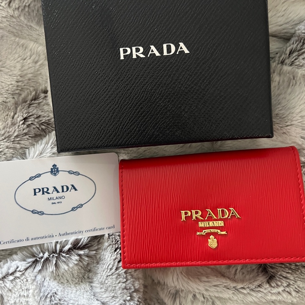 Authentic NEW IN BOX Prada Red Vitello Move Leather Card Case Wallet 1MC122